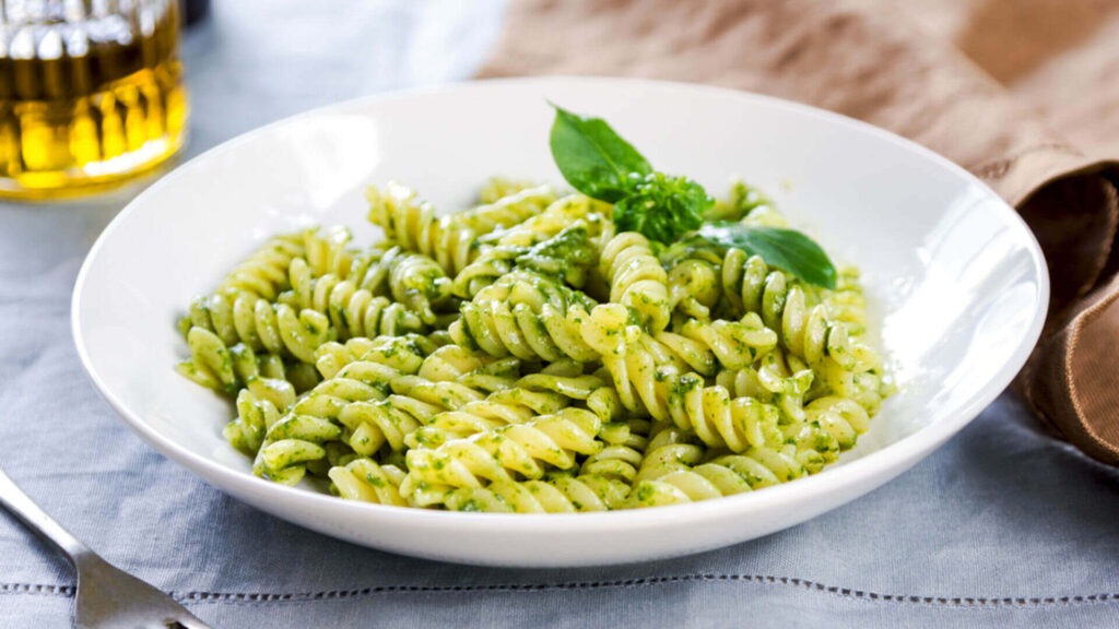 Pesto soslu makarna tarifi gerekli malzemeler