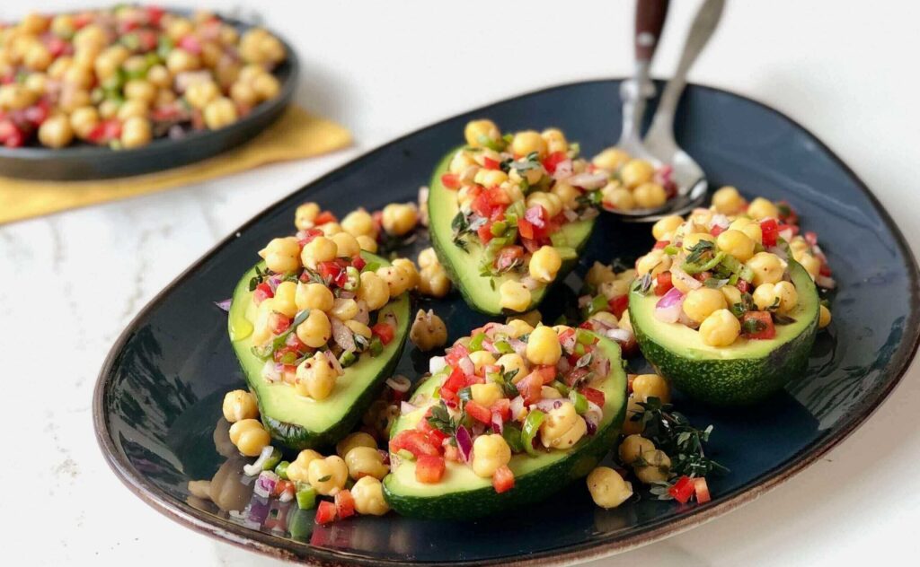 Nohutlu avokado salatası ile doyurucu öğün