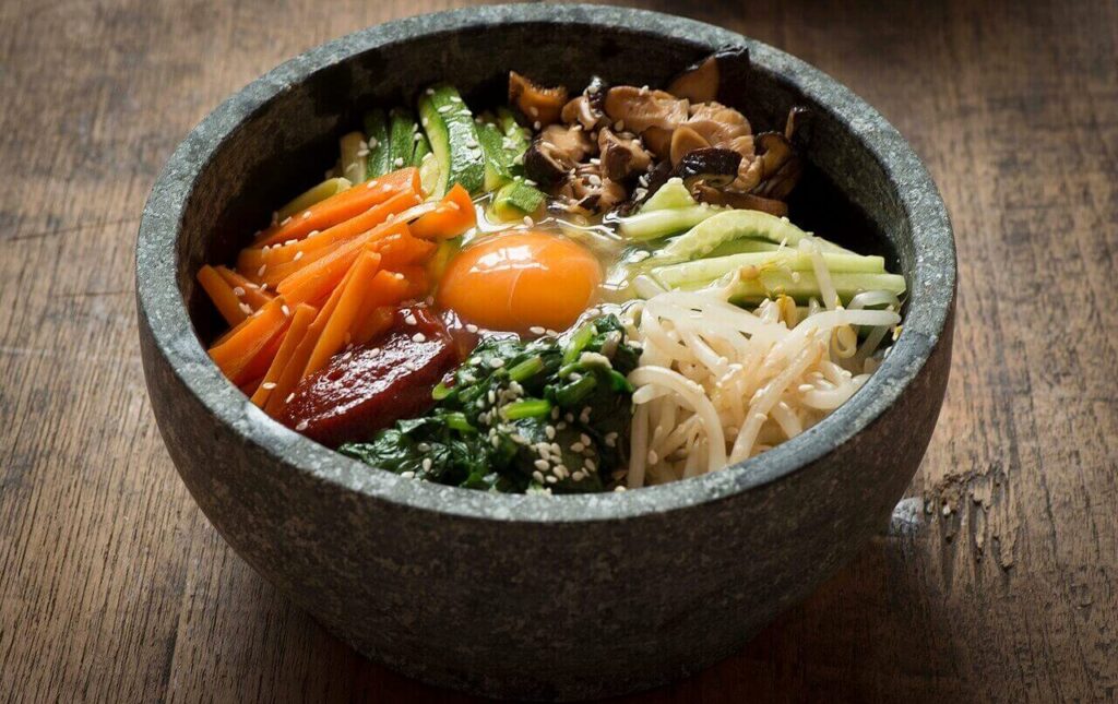 Kore usulü bibimbap için gerekli malzemeler