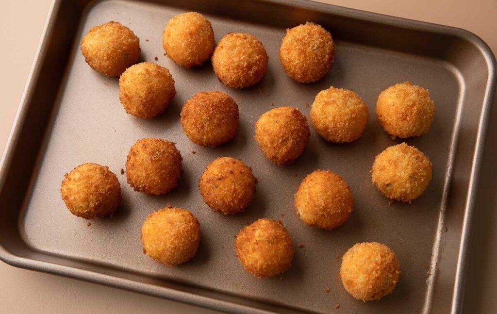 Cheesy potato balls baking nethod