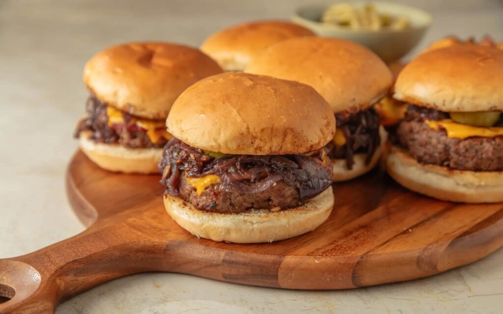Cheeseburger tarifi köfte peynir ve ekmek seçimi
